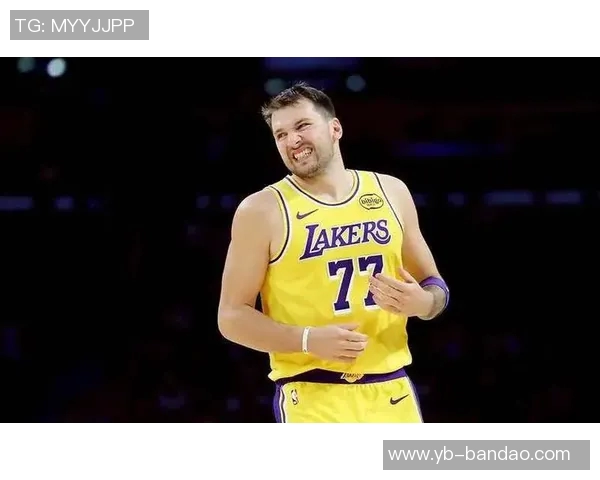 詹姆斯本赛季表现低迷球权到手立刻传给东契奇