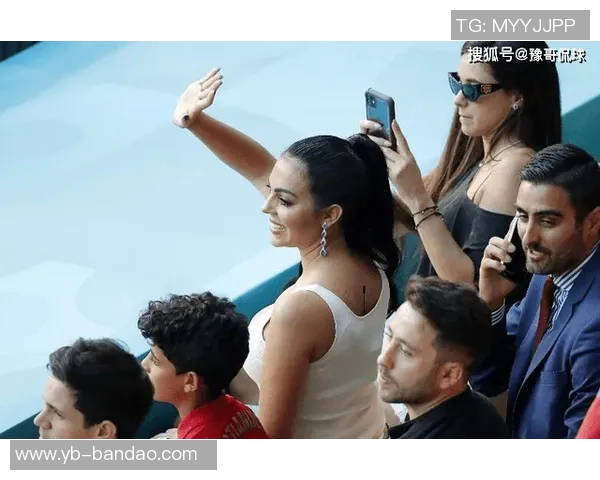 特朗普与C罗踢球的AI视频引发热议他既聪明又酷的形象令人惊叹