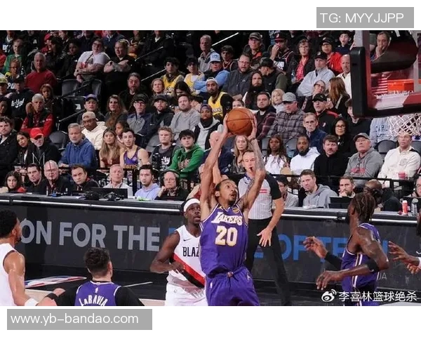 小尼克史密斯回顾湖人媒体日盛况与黄蜂时的鲜明对比