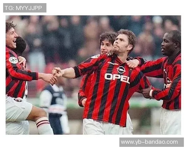 四大足球传奇同聚一堂巴乔晒与大罗马尔蒂尼菲戈合影